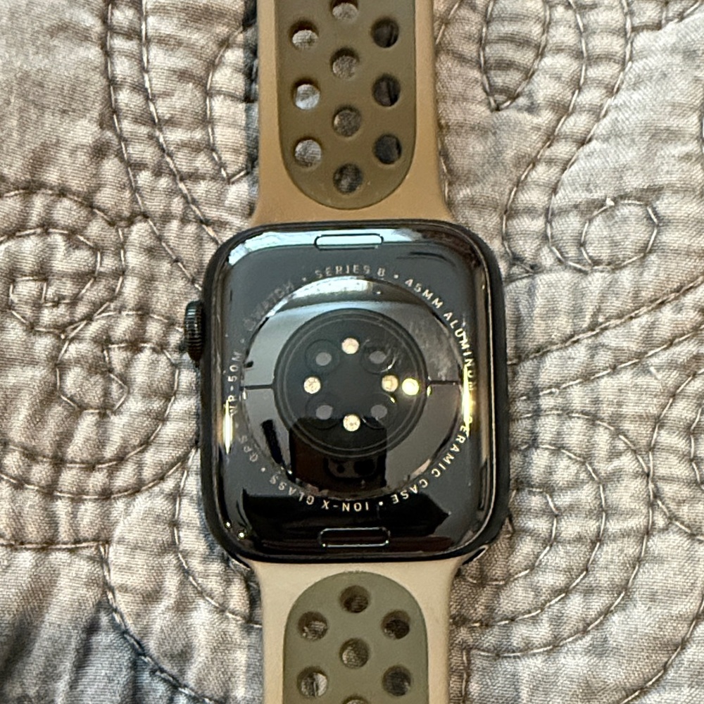 Apple Watch 8 with lots of bands - Picture 6 of 9